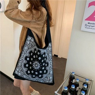 이진 효리 에코백 에스닉 페이즐리, A. 검은색