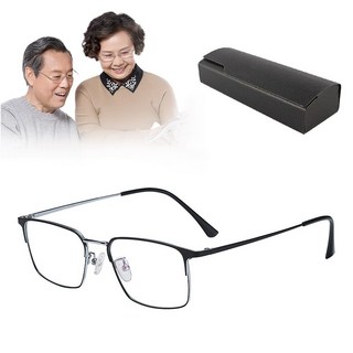 스마트 확대경으로 책을 읽는 모습