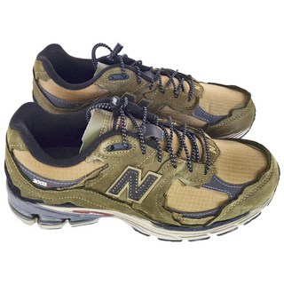 New Balance 解構破壞鞋扣運動鞋 2002R
