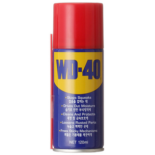WD-40 방청 윤활제 사용 모습
