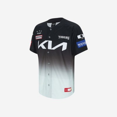 아이앱 스튜디오 x 기아 타이거즈 24 어센틱 어웨이 유니폼 블랙 논 마킹 버전 IAB Studio KIA TIGERS Authentic Away Uniform Black Non_신나는 에너지 넘치는 기아 타이거즈 유니폼으로 승리의 기운을 느껴보세요