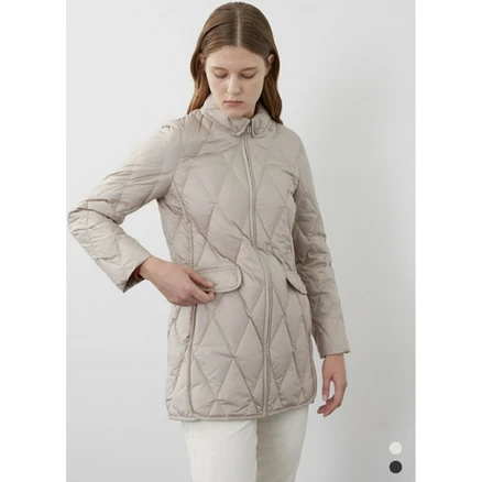 올리비아로렌VOBKD3W9236[경량 다운 점퍼]가벼운 착용감과 넥 밴드 오픈 스탠드 카라로도 연출 가능한 아이템