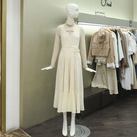 펄 벨티드 텍스처 블록 원피스 O22D9WOP156W (아이보리 블랙) 309807