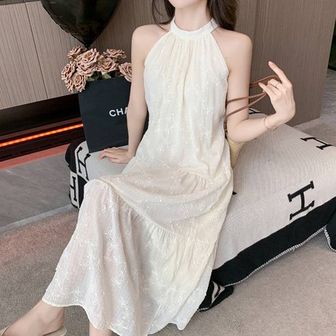 2023년 가성비 최고 홀터넥원피스 - 비비에모 샤네스 백 리본 홀터넥 자수 민소매 롱 원피스 03881