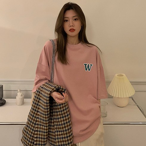 CANDY CHOIN 루즈 레터링 W 반팔 프린트 티셔츠