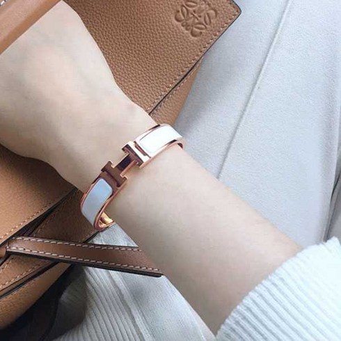 끝내주는 해결사 3회 패션 이지아 팔찌 여성데일리룩 드라마 연예인스타일