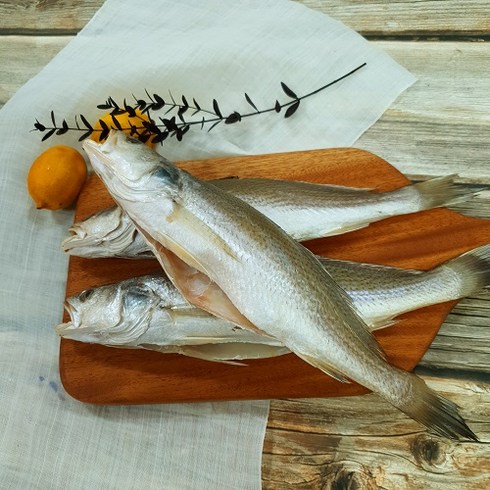 부산 반건조 생선 민어조기 제수용 반찬용 천일염 소금간, 3마리 (32cm 내외 / 200~250g)
