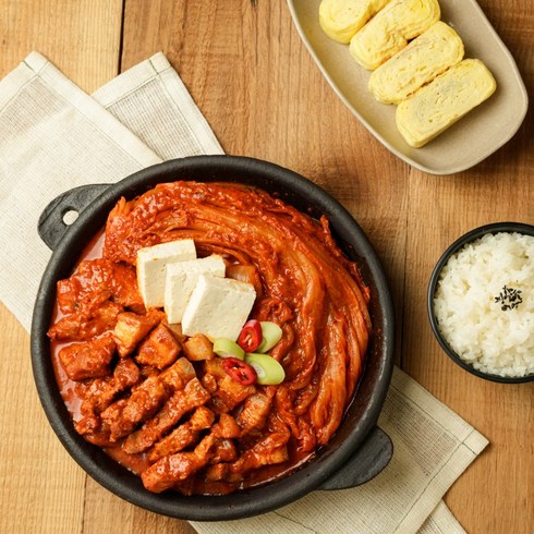 밥한그릇뚝딱 - [밥도둑] 밥한그릇 뚝딱 통삼겹살 묵은지 김치찜 550g 2팩 (총 1.1kg), 2개