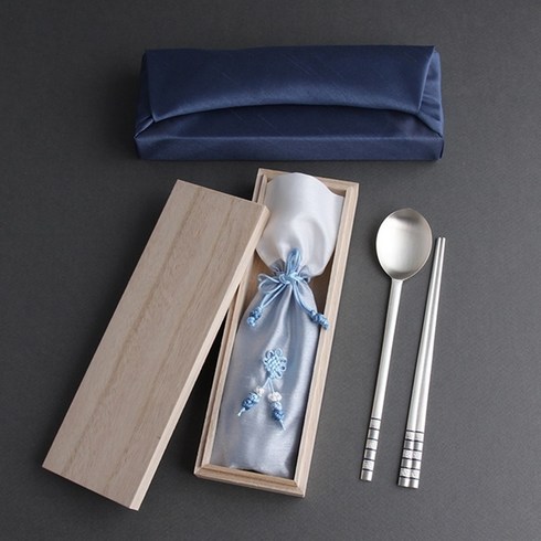 2023년 가성비 최고 금혼식선물 - 은수저 1벌 70% 복띠 칠보 홍색 청색 수저 젓가락 1인용 전통 칠보 조각 고급 명품 수저 예단 생신 vip 외국인 선물 답례품 기념품, 은수저1벌 홍색+보자기포장(핑크)