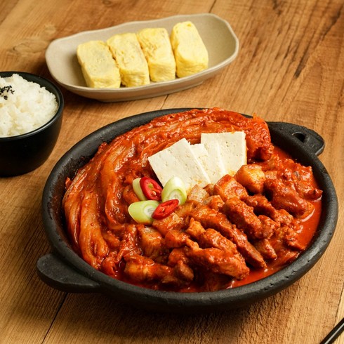 밥한그릇뚝딱 - [밥도둑] 밥한그릇 뚝딱 통삼겹살 묵은지 김치찜 550g 4팩 (총 2.2kg), 4개