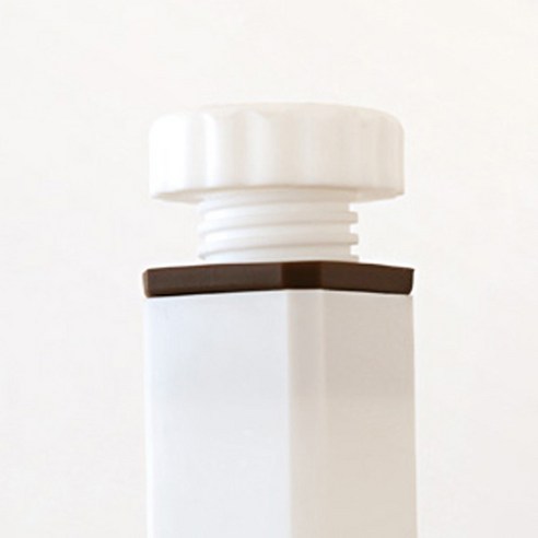 키즈 테이블을 활용하여 아이들의 스터디와 간식 시간을 편리하고 안전하게 책임지세요.