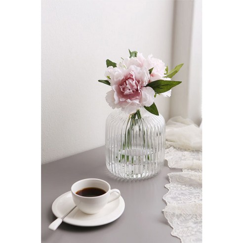 스트라이프 보틀 유리화병: 현대적인 우아함과 미니멀리즘을 연출하는 품질 높은 액센트