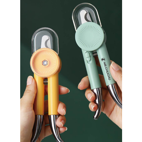 LED 라이트로 안전하게! 미스터추추 애견 발톱깎이로 섬세한 발톱 관리하세요.