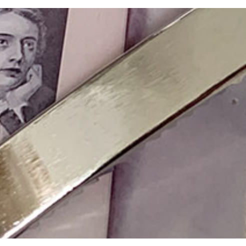 메탈 헤어집게핀 하나로 완성하는 세련된 데일리 스타일