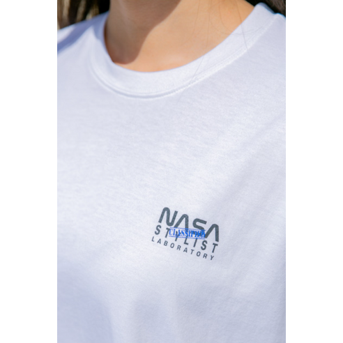 NASA 로고와 비밀스럽게 써진 문구가 돋보이는 디자인