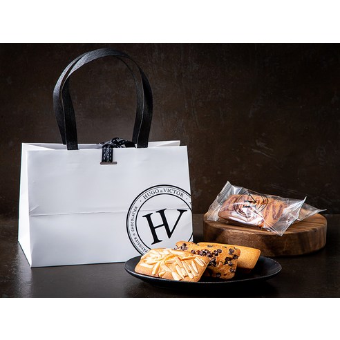 고급스러운 질감의 위고에빅토르 피낭시에는 모두가 만족스러운 선물이 될 거예요.