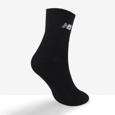 발끝까지 스타일을 완성하는 뉴발란스 스탠다드 중목 양말, 합리적인 가격으로 일상의 쾌적함을 더하다.