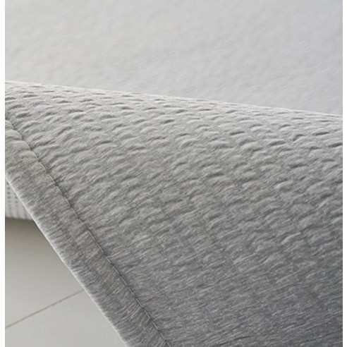 눅눅한 여름, 쾌적함을 선물하는 이니띠움 시어서커 러그