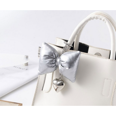 밋밋한 일상에 사랑스러운 포인트를 더하다, 니뜨 쿠션 리본 키링!