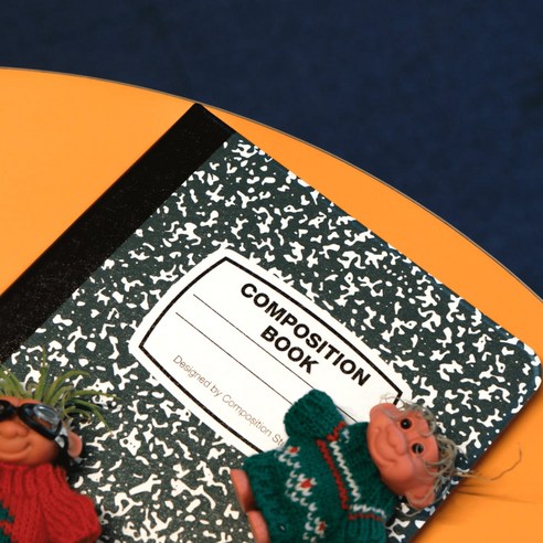 아이패드를 클래식하고 세련되게 보호하는 컴포지션 북 케이스