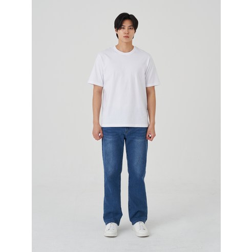 로켓배송으로 신속한 배송과 함께 편안한 여름 착용을 위한 캐럿 화이트 반팔 티셔츠