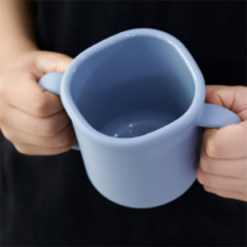 우리 아기 독립심 UP! 에디슨 실리콘 양손 빨대컵으로 스스로 마시는 즐거움을 선물하세요.