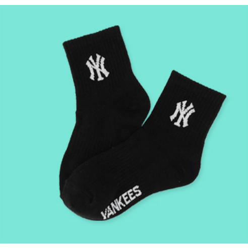 스타일과 편안함을 동시에! MLB 아동용 빅로고 중목 양말 5족으로 우리 아이 발에 자유를 선물하세요.