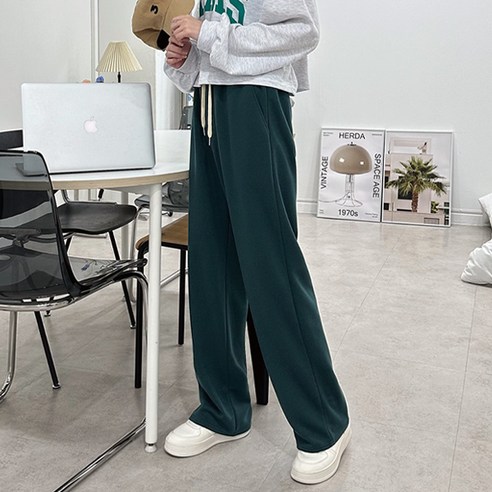 女  時尚  服裝  下裝  長褲  成年女性  成年女性  婦女  女人  淑女