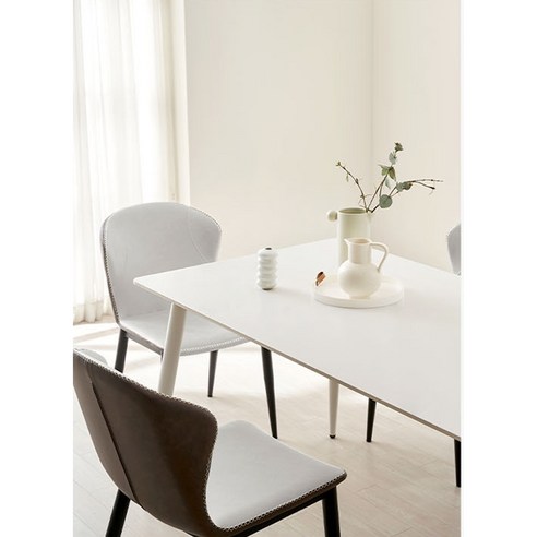 아름다움과 실용성을 겸비한 디네트2 세라믹 식탁으로 주방에 예술을 더하세요.