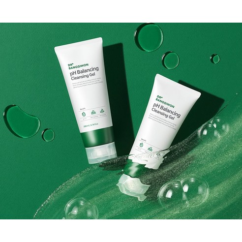 피부의 자연적인 균형을 유지하는 pH 밸런싱 약산성 클렌징 젤