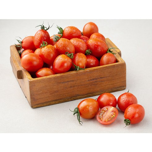 친환경적으로 재배된 맛있고 영양가 풍부한 대추방울 토마토로 건강과 지속 가능성을 향상하세요.