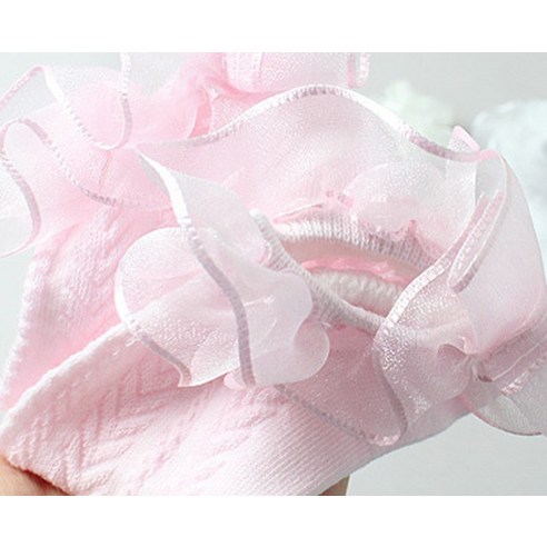 사랑스러운 레이스 디테일로 아이의 발을 더욱 깜찍하게 만들어주는 로랑 레이스 발목 양말 3족 세트