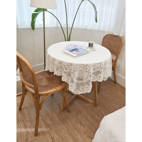 칙칙한 협탁, 코튼뷰 레이스 테이블보 하나로 순식간에 화사하게!