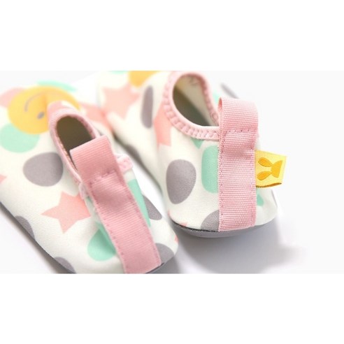 안전하고 편안한 여름 물놀이, 골든래빗 아롱다롱 아쿠아슈즈와 함께!