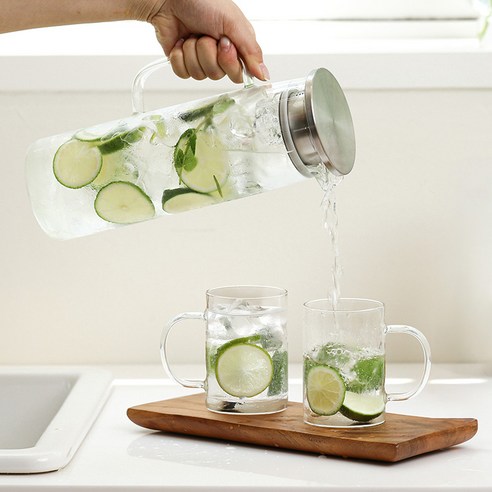 이우아여사 내열유리 차거름망 냉장고물병 1500ml + 컵 300ml x 2p 세트, 혼합색상