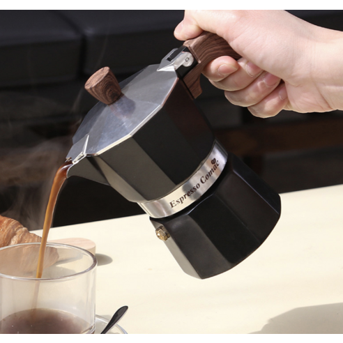 코맥 에스프레소 커피 메이커 모카포트 3컵은 저렴한 가격에 높은 평점과 다양한 기능을 제공합니다.