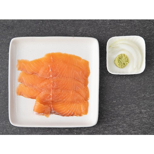 고소하고 진한 풍미의 유럽 정통 방식 훈제연어 슬라이스