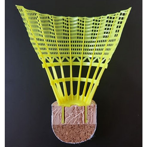 나일론 소재와 야광 처리로 내구성과 가시성이 뛰어난 합리적인 가격의 셔틀콕