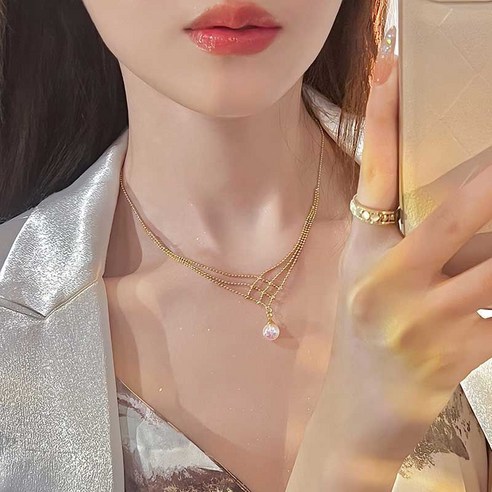 女子  時尚  珠寶  項鍊  成年女性  成年女性  婦女  女人  夫人  夫人