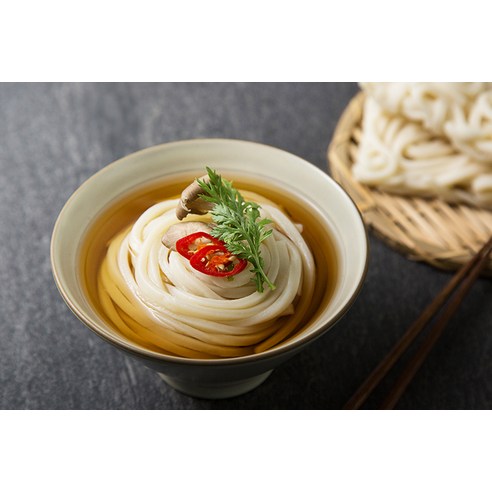 냉동실에 쟁여두면 든든한 마법의 면, 테이블마크 사누끼 우동!