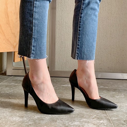 라인이 예쁜 9cm 하이힐 구두