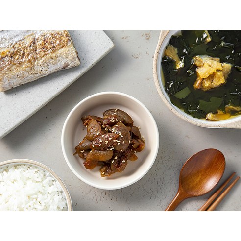 어머니의 손맛으로 밥상의 품격을 높이는 순창 문옥례 식품 고추장 매실장아찌