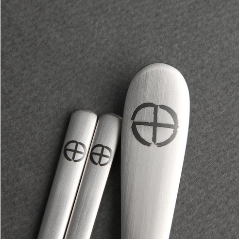 매일의 식사를 통해 사랑과 감사를 전하는 인스푼 말씀 수저세트