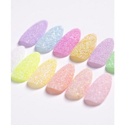 화사함과 창의력을 더하는 네일 아트 필수 아이템