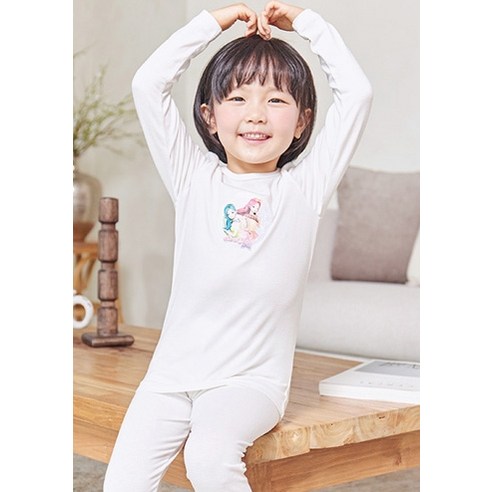 孩子們  時尚  女孩  服裝  室內服裝  女孩  女孩  室內  女孩的服裝  冬季