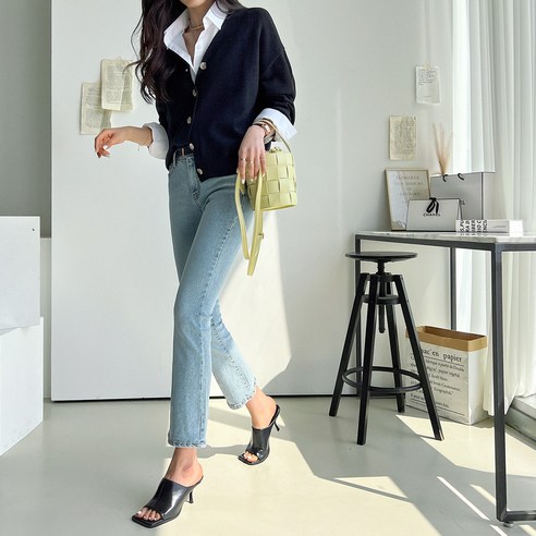 포근한 착용감과 세련된 루즈핏으로 봄가을 스타일링 완성