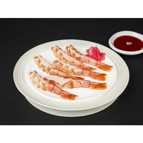 깊은 바다의 붉은 새우로 만든 쫄깃쫄깃하고 맛있는 홍새우회