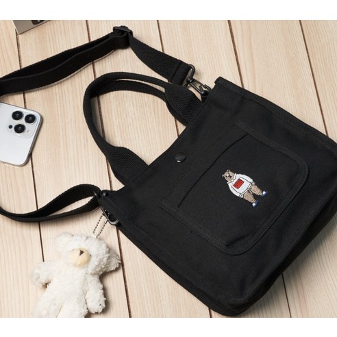 스타일과 실용성을 겸비한 데일리 에코 크로스백