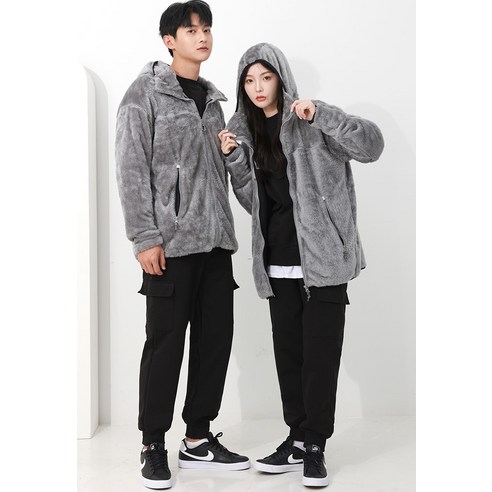 겨울 추위를 극복하는 최고의 동반자: 턴키 보아털 오버핏 코트