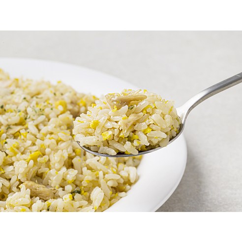 간편하고 맛있는 건강식 닭가슴살 볶음밥